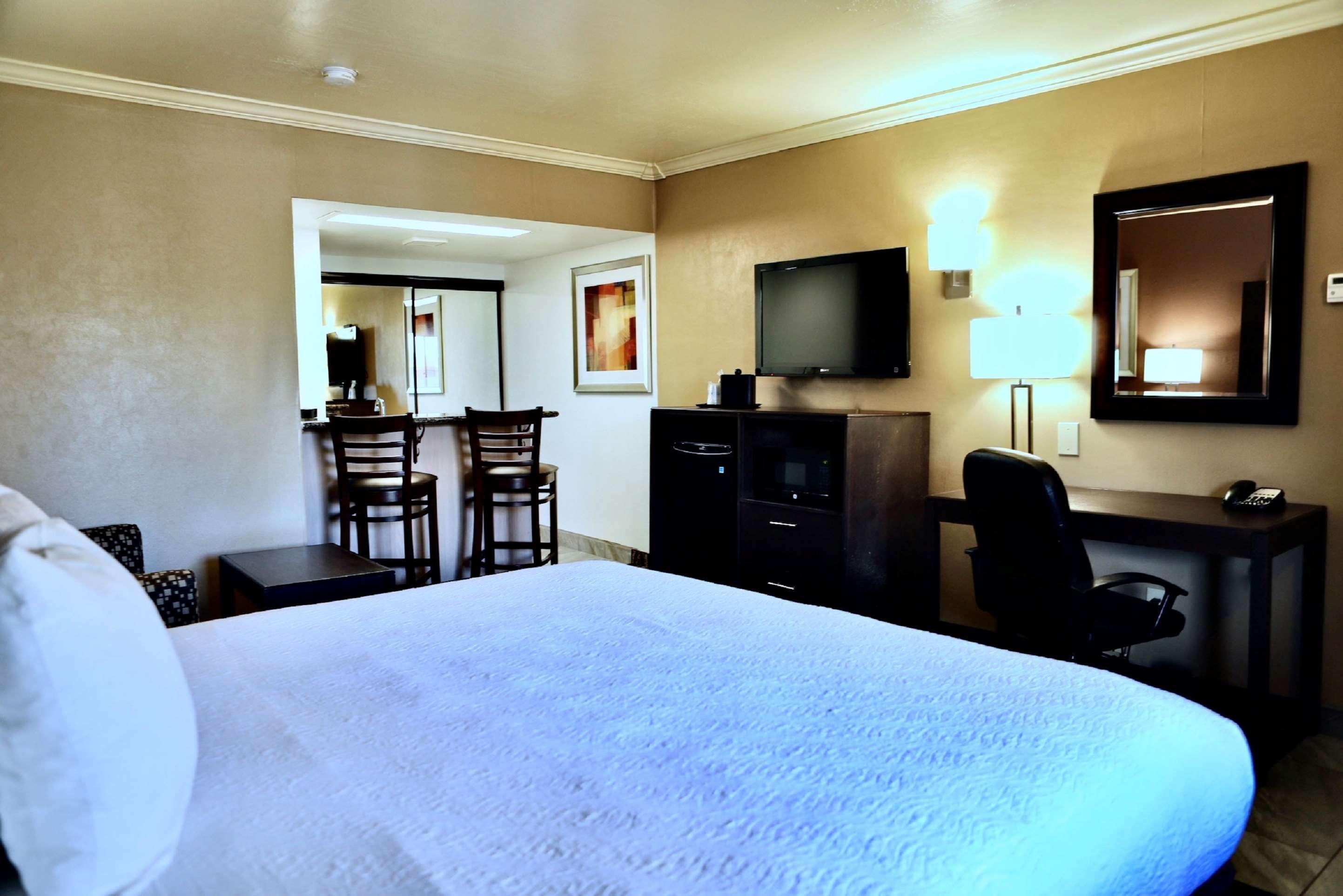 Best Western Innsuites Tucson Foothills Hotel & Suites Exterior photo